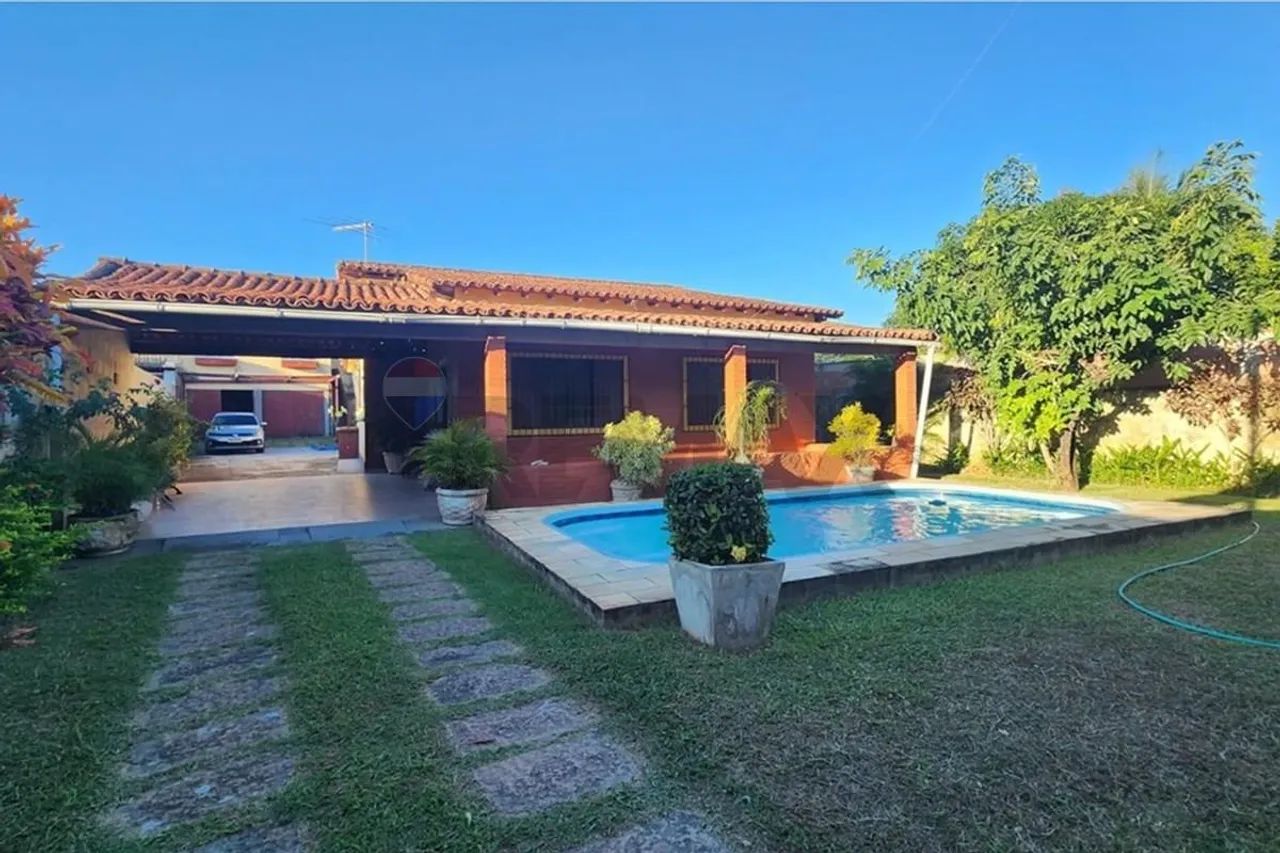 Casa com Piscina e 4 Quartos à Venda em São Pedro da Aldeia