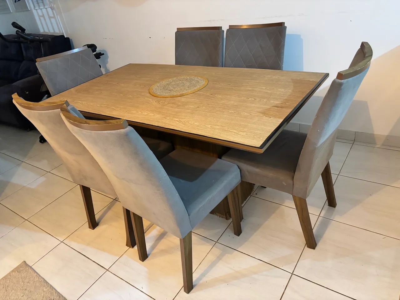 Mesa de jantar com tampo de vidro + 6 cadeiras 
