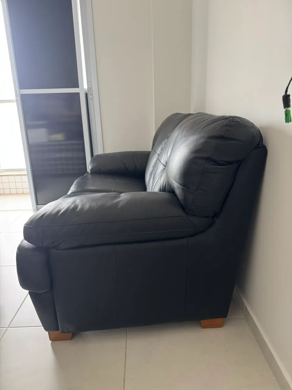 Sofá preto 2 lugares - Foto 2