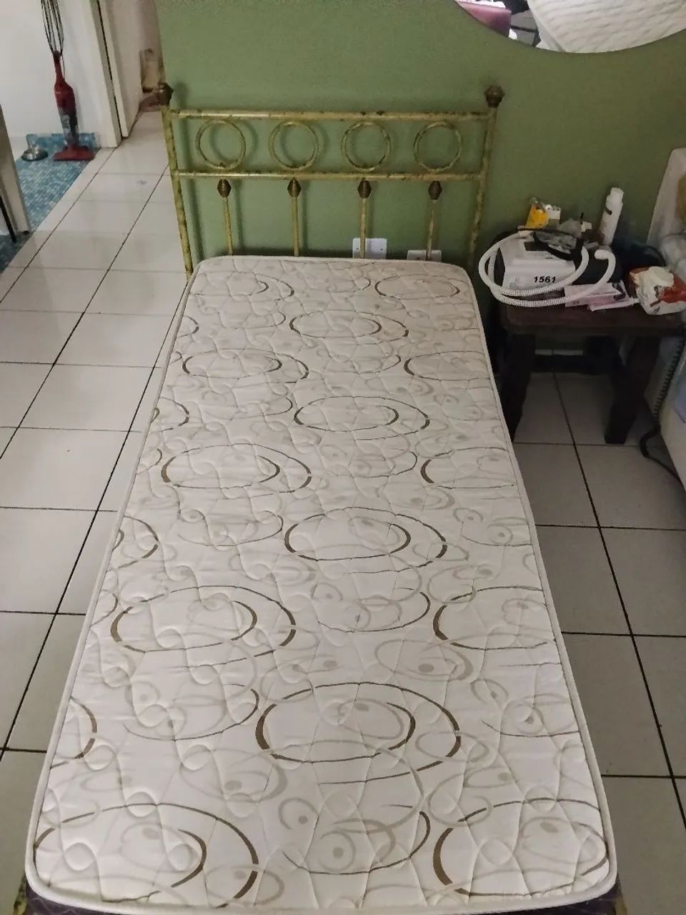 Cama solteiro/colchão R$ 150