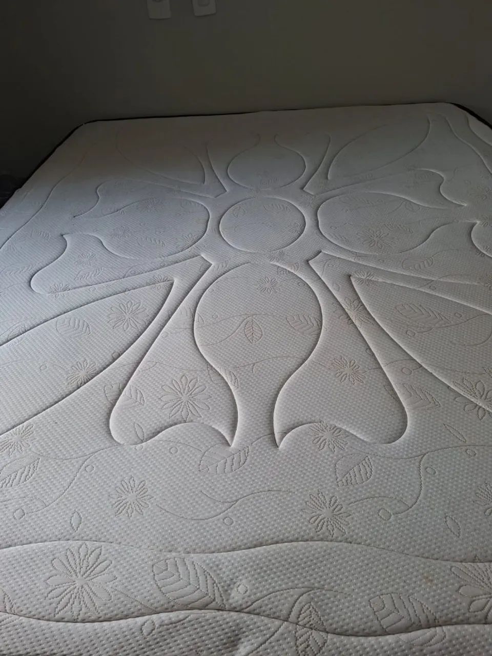 Vendo cama Queen pouco usada - Foto 2