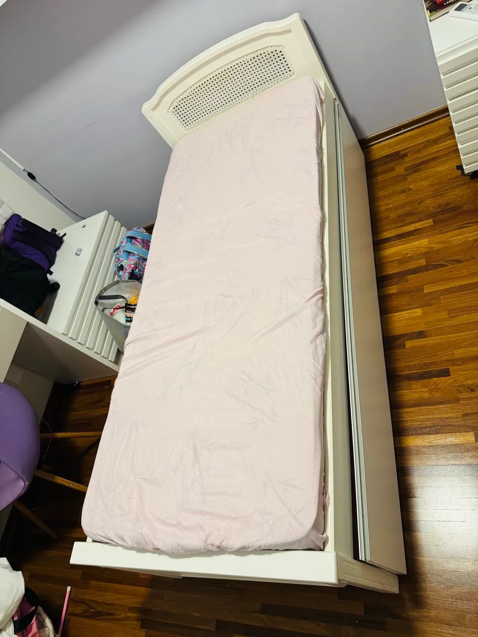 Bicama com dois colchões.