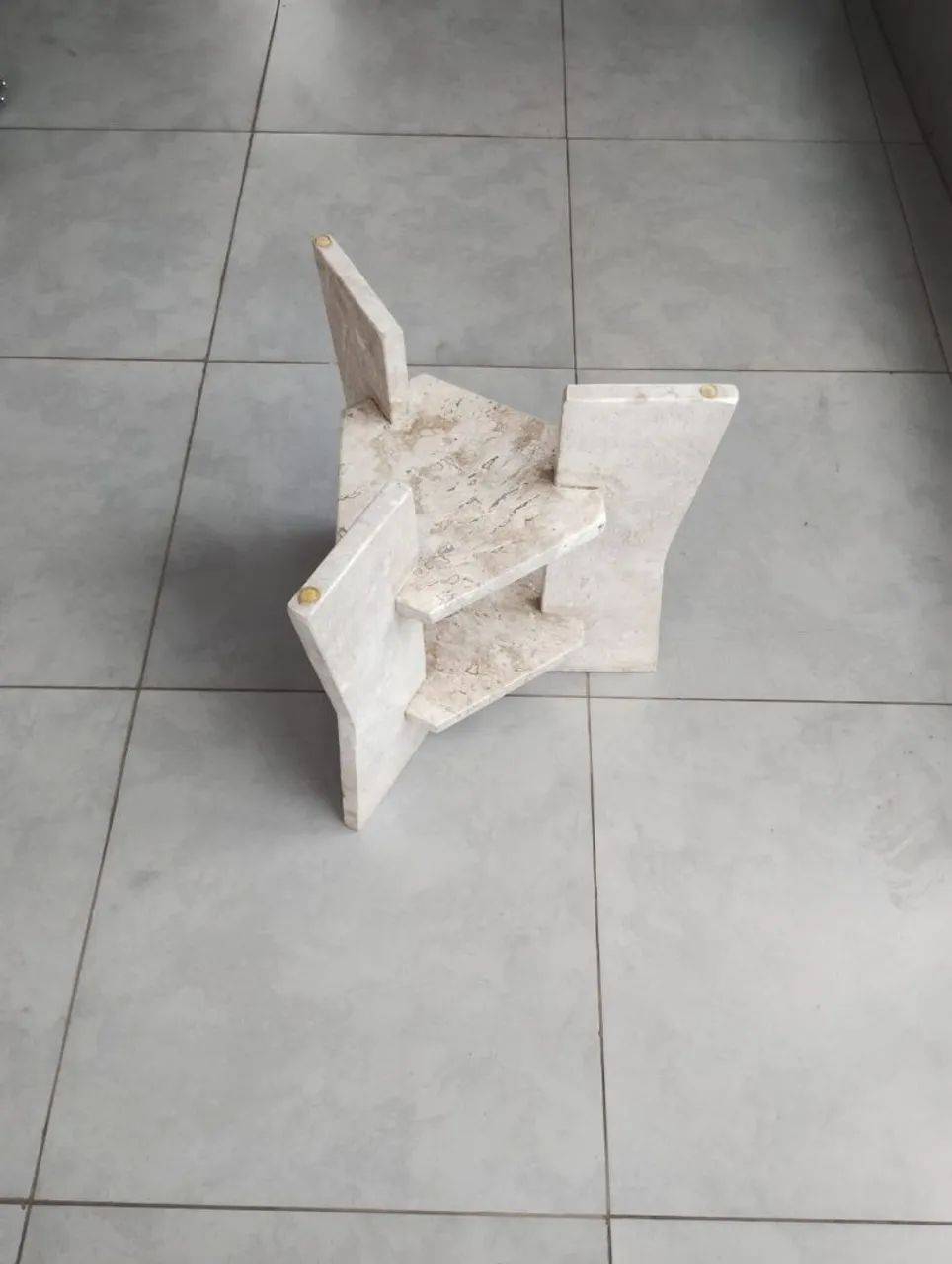 Mesa de canto em Mármore e Vidro Triangular - Foto 3