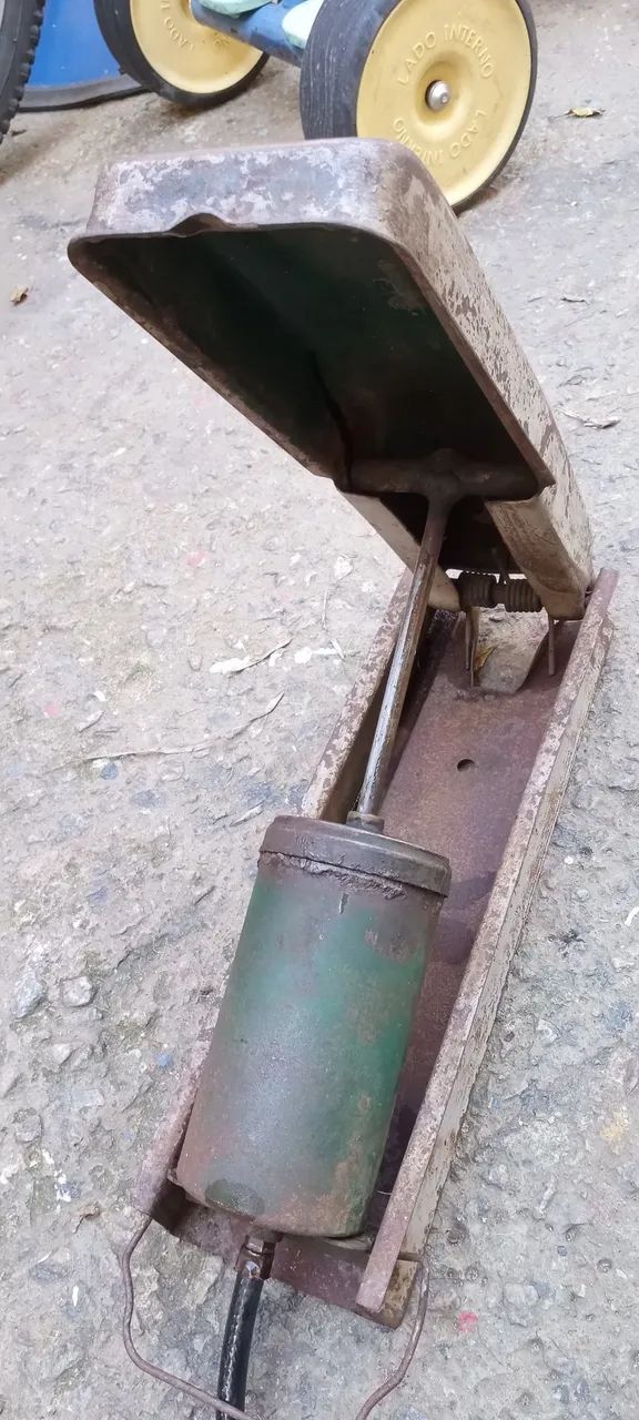 Máquina de encher pneu antiga  - Foto 5
