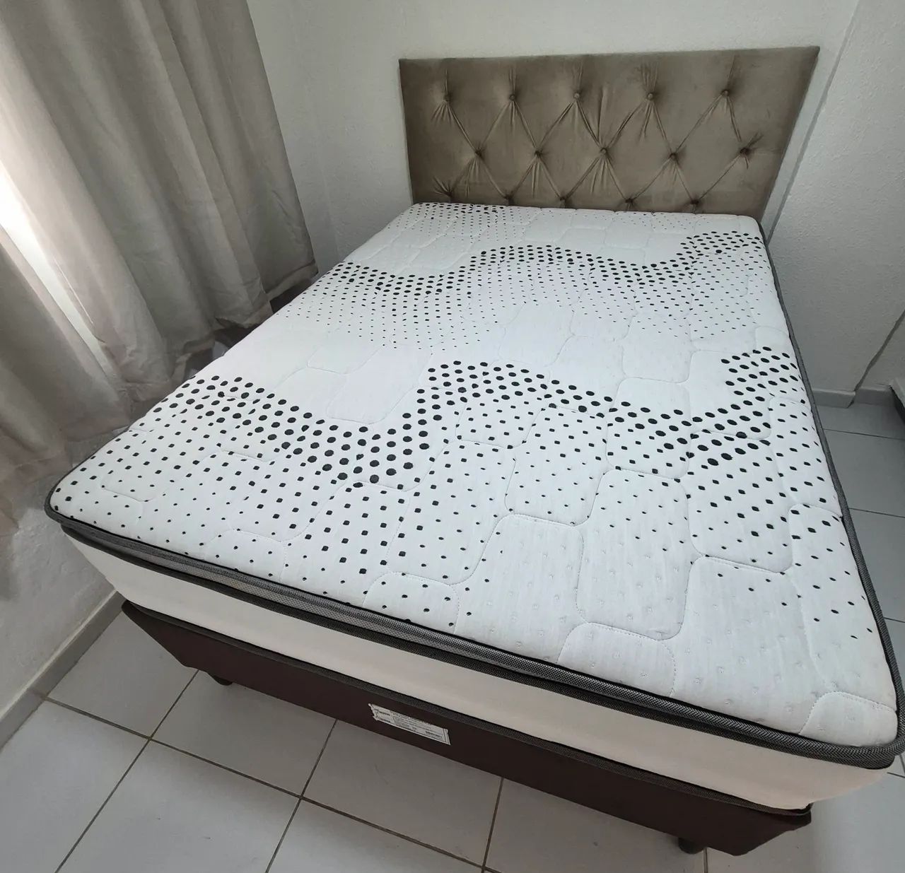 Cama box casal 4 meses de uso