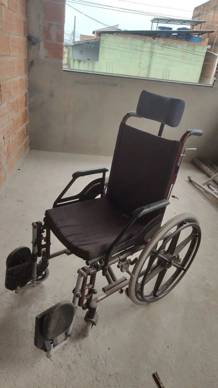 Vendo cadeira de rodas usada 
