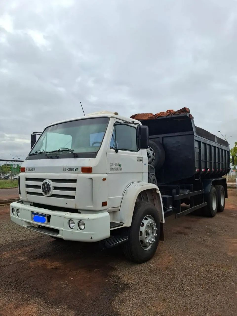 caminhão caçamba traçado 6x4 