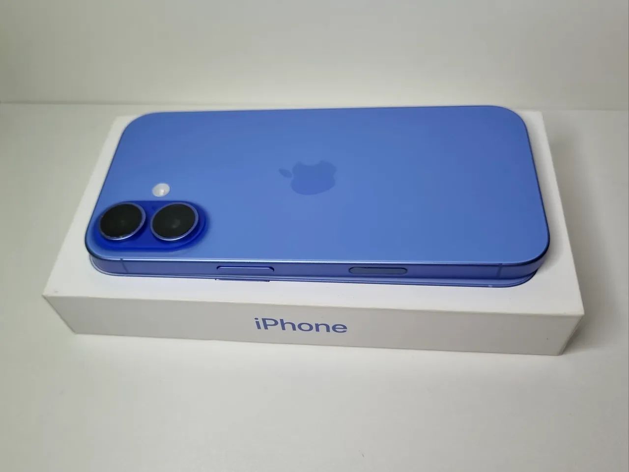 Apple iPhone 16 128GB Ultramarino 6,1" 48MP iOS 5G - Foto 3