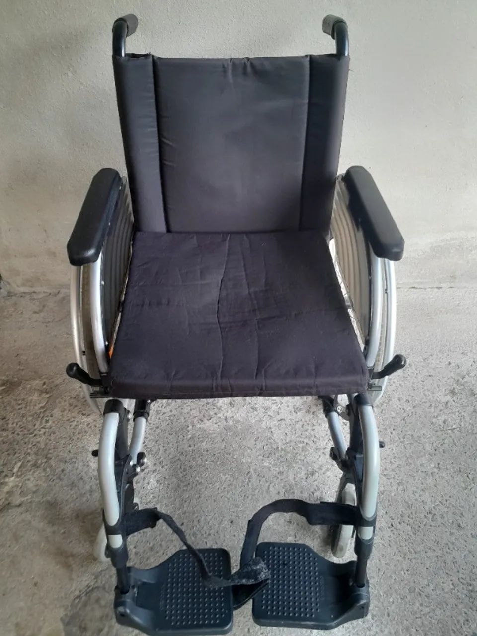 Cadeira de Rodas de Alumínio 44 cm