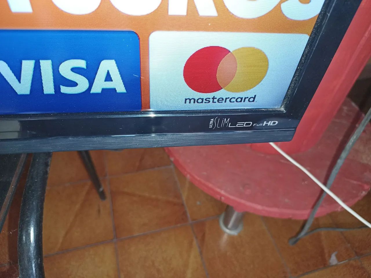 V nada de uma tv STi 40 polegadas pega internet via cabo de rede ótima tv  valor 400.00 - Foto 4