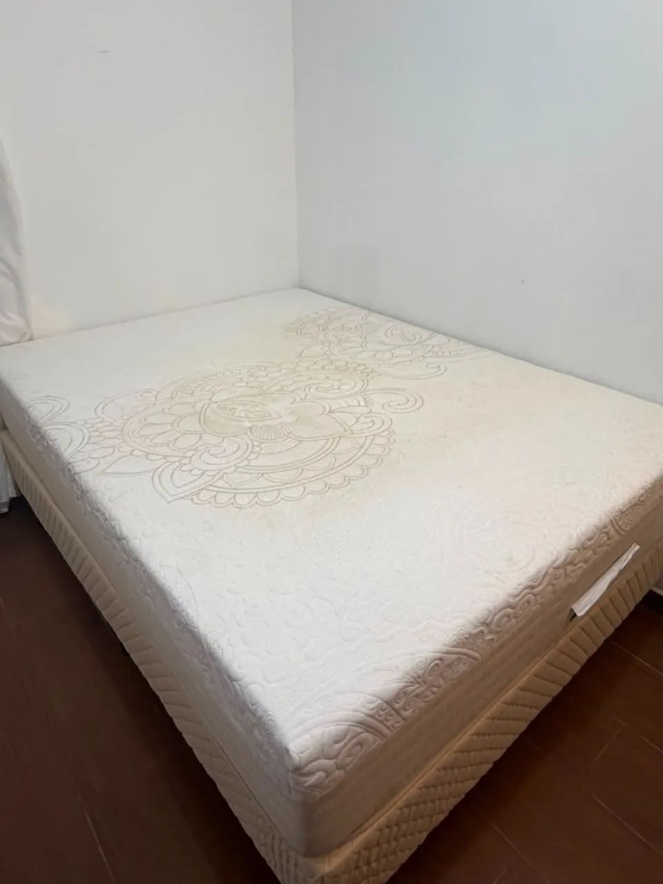Colchão e base box casal 