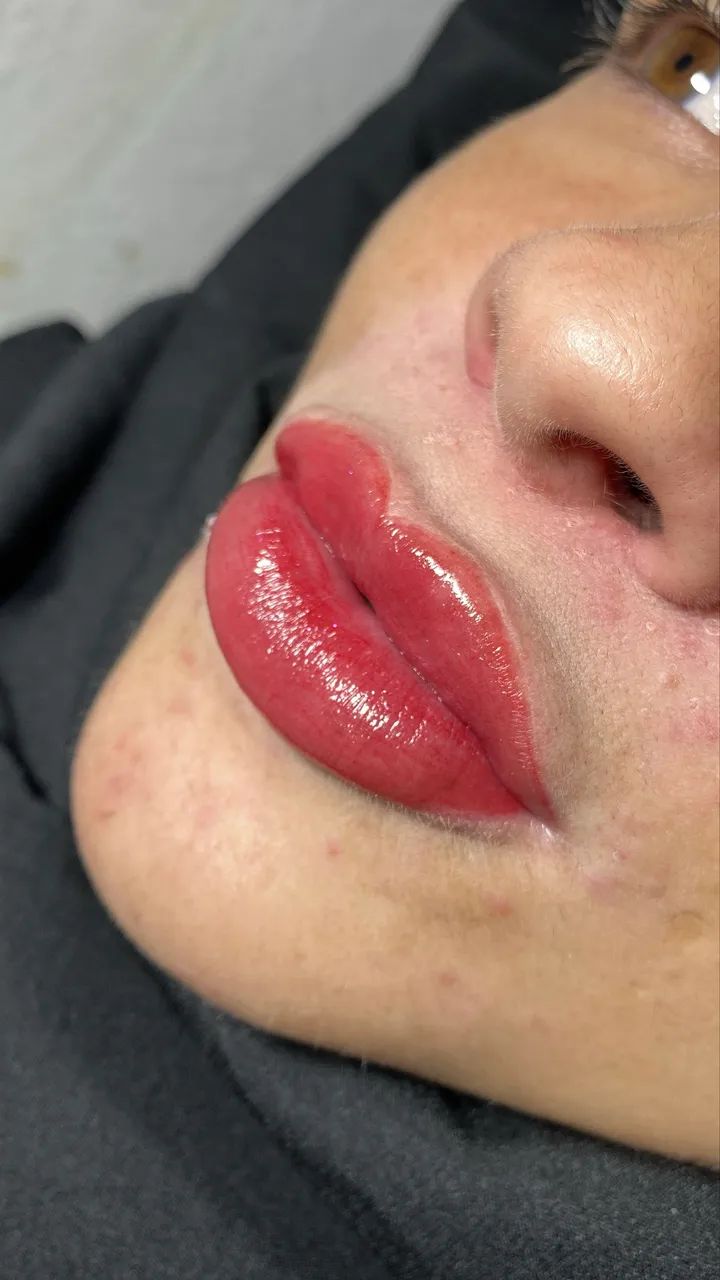 Micropgmentação de sobrancelhas ou labial 