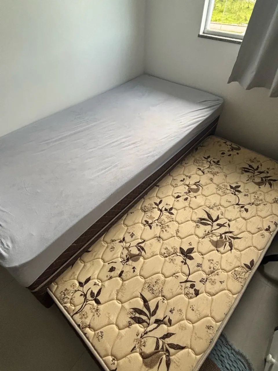 Vendo cama box mais cama auxiliar 