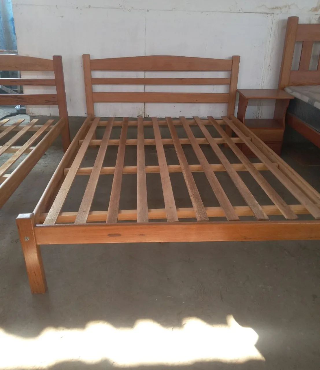 Cama casal de madeira 