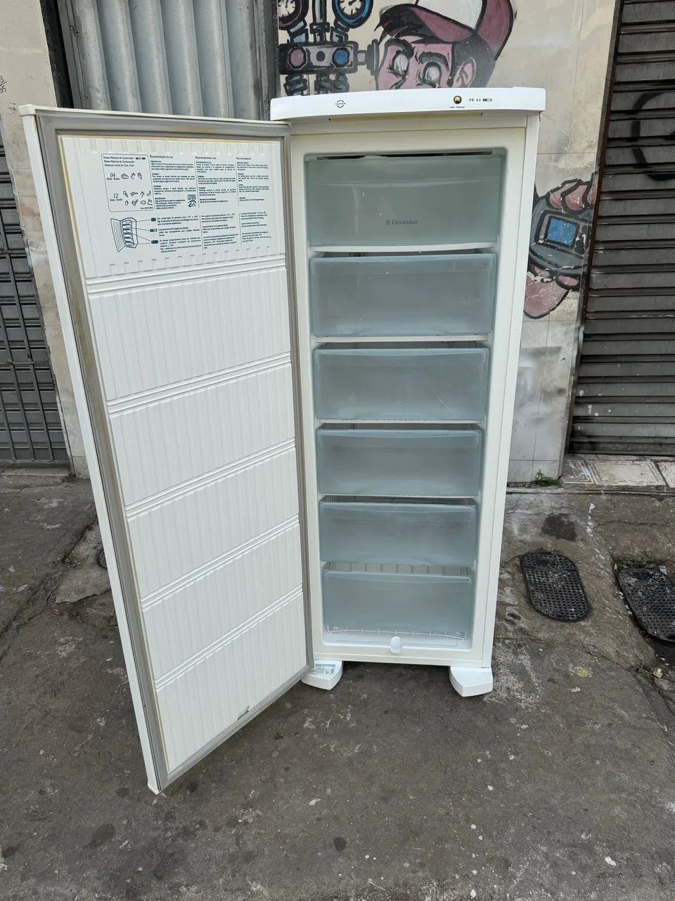 Vendo Freezer Vertical Electrolux R$ 1000 - Foto 4