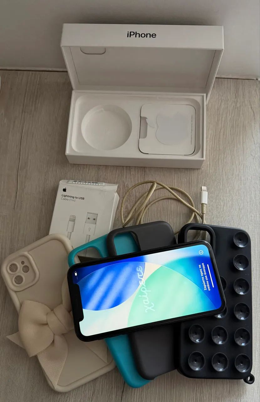 Vendo IPhone 11 64 gigas de memória 