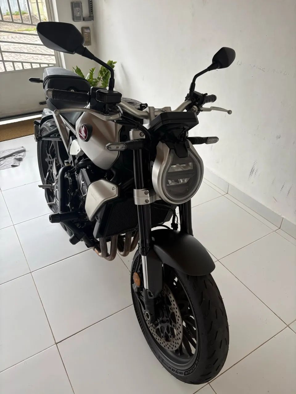 CB 1000R - Foto 4