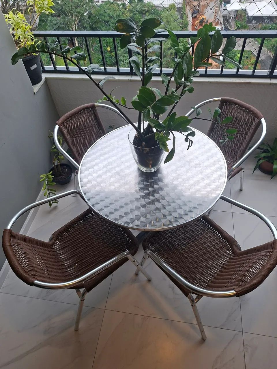 Conjunto de mesa com cadeiras - Foto 2