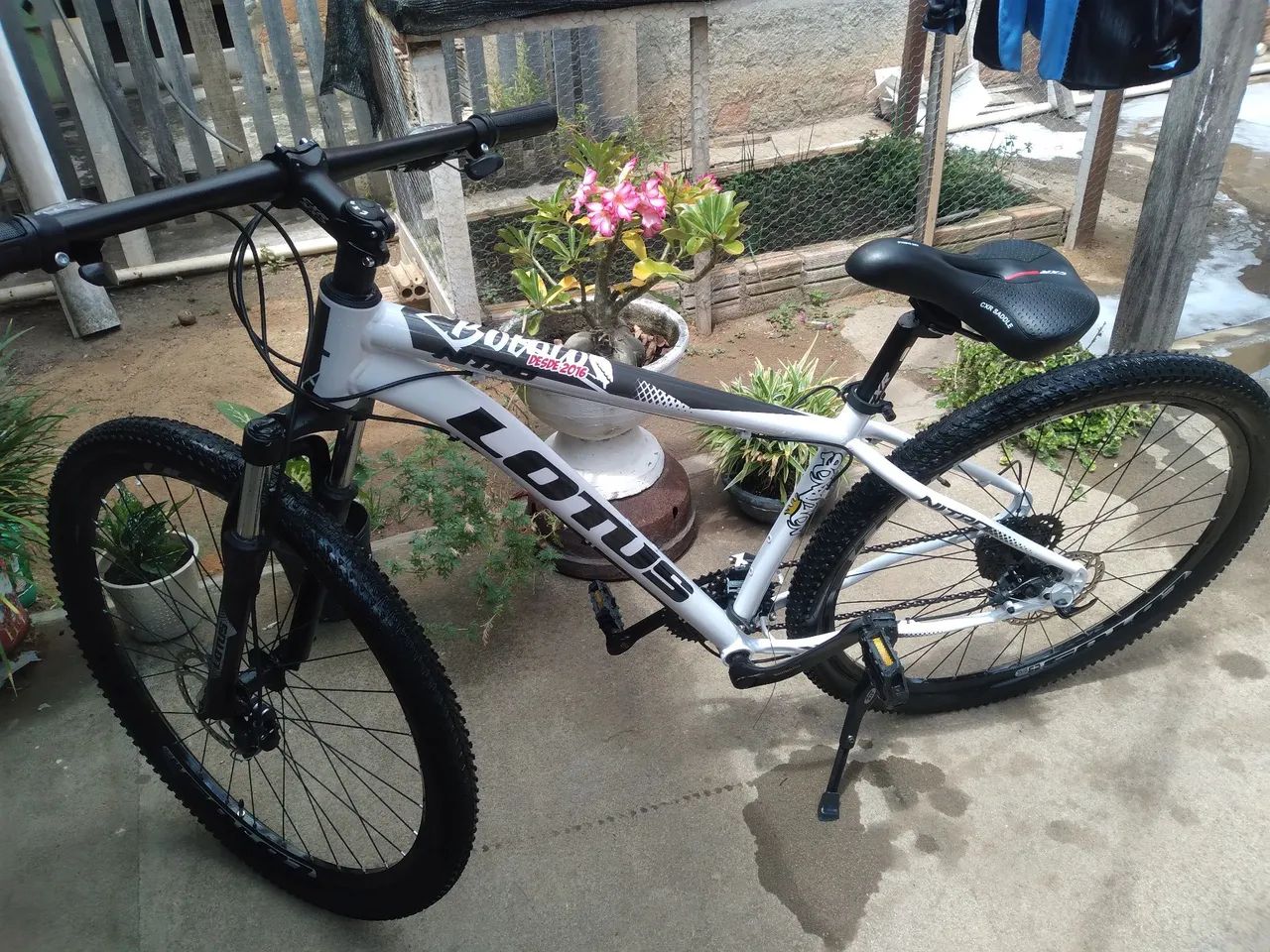 Vende uma bicicleta semi nova com 2 meses de uso - Foto 2