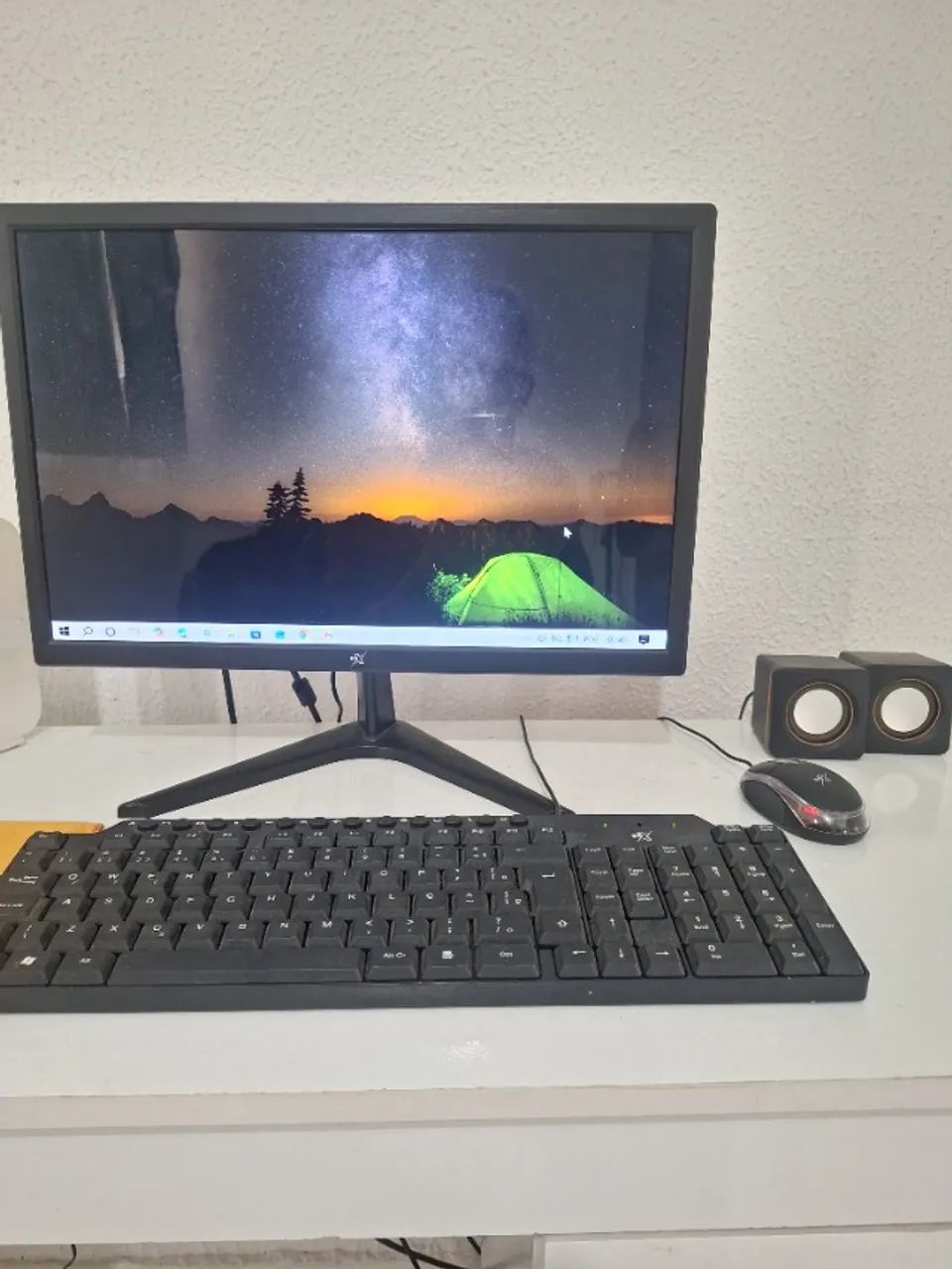 1 computador completo semi novo. Preço 800 reais. Funcionando normalmente.