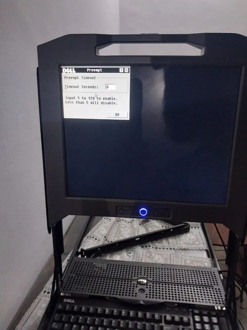 KVM Dell seminovo com Switch, cabos, braço retrátil e fonte - Foto 2