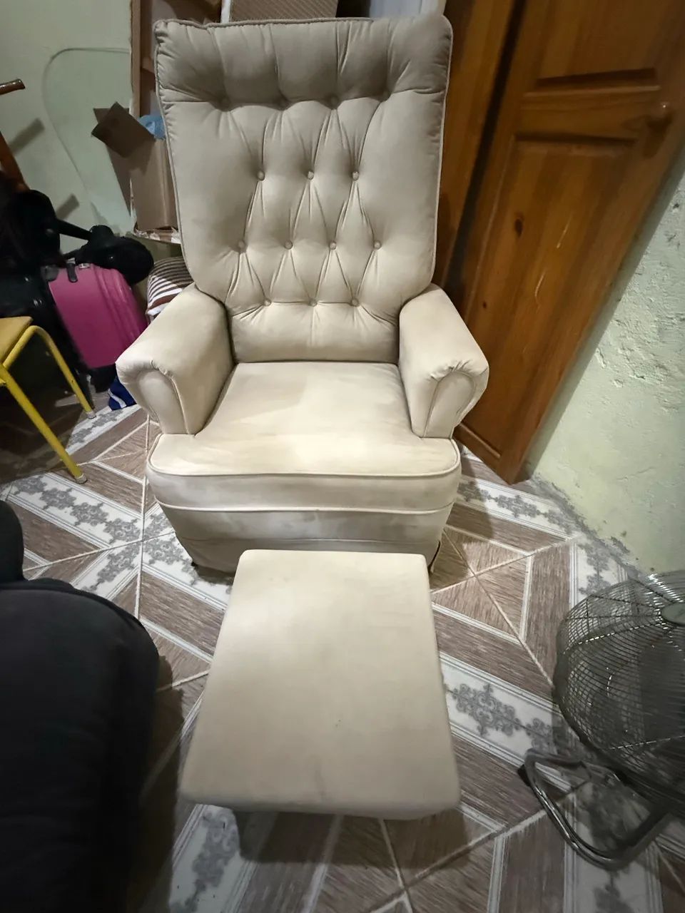 Poltrona de balanço com o apoio do pé!! Semi nova  - Foto 3