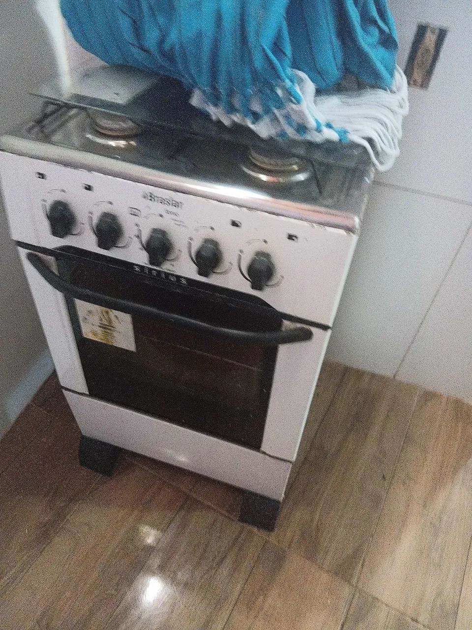 VENDENDO BENÇO E NINHO E COMODA E FOGÃO SEMI NOVO .  - Foto 4