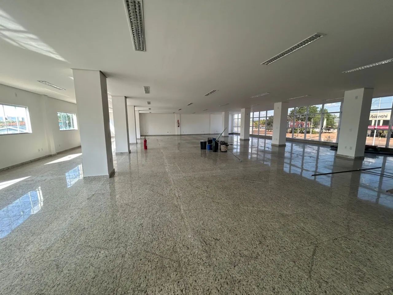 Sala comercial  com 385 m2  LO 05 - Foto 2