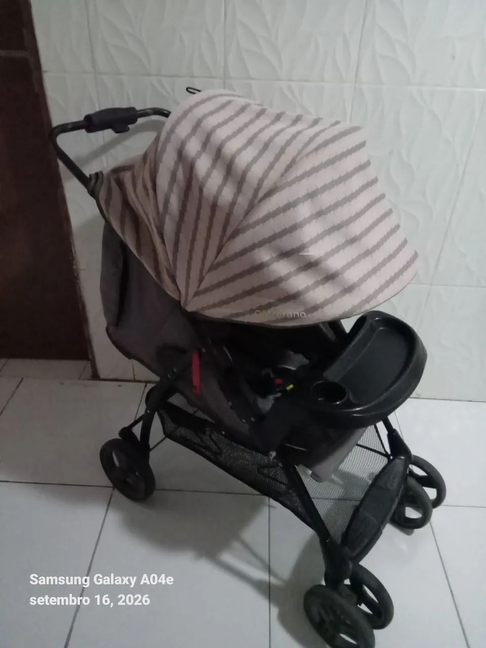 Carrinho de bebê bem conservado 