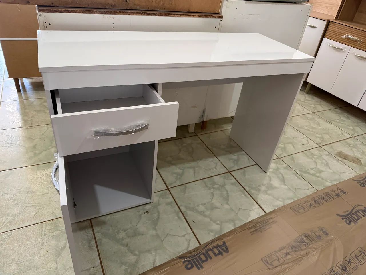 Mesa de computador / estudo  - Foto 2