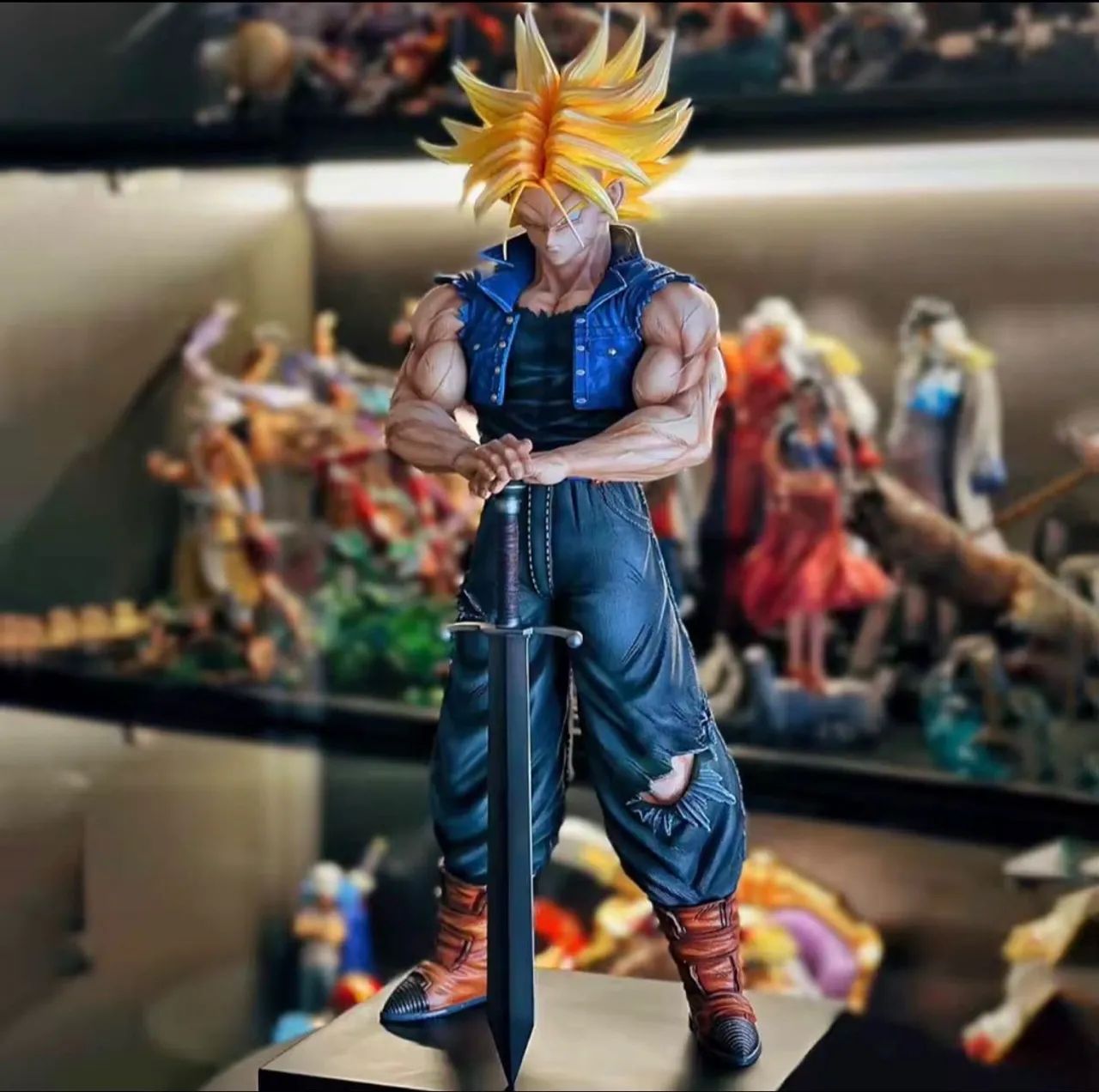 Estatueta Trunks super sayajin
