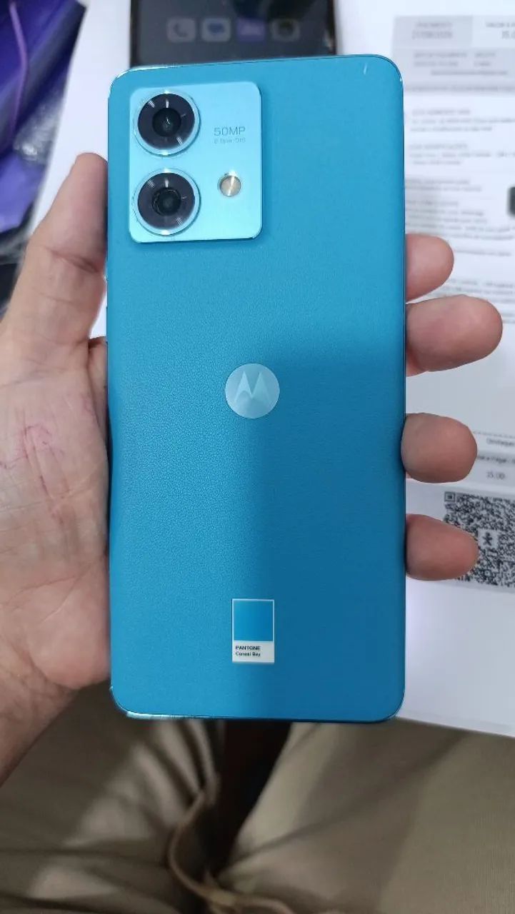 Célular Samsung semi novo