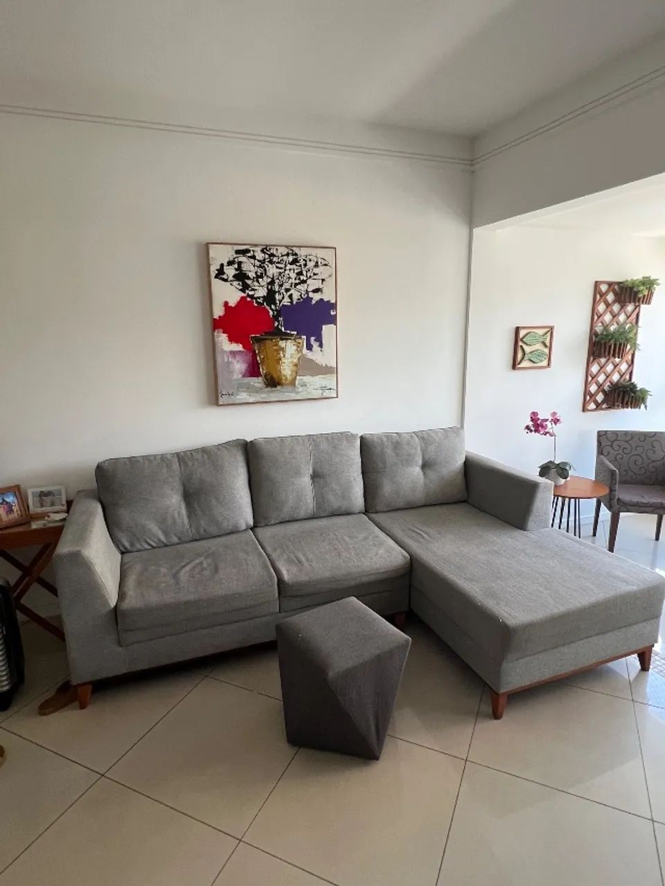 Sofá 03 lugares com chaise pra vender rápido ! Motivo mudança  - Foto 2