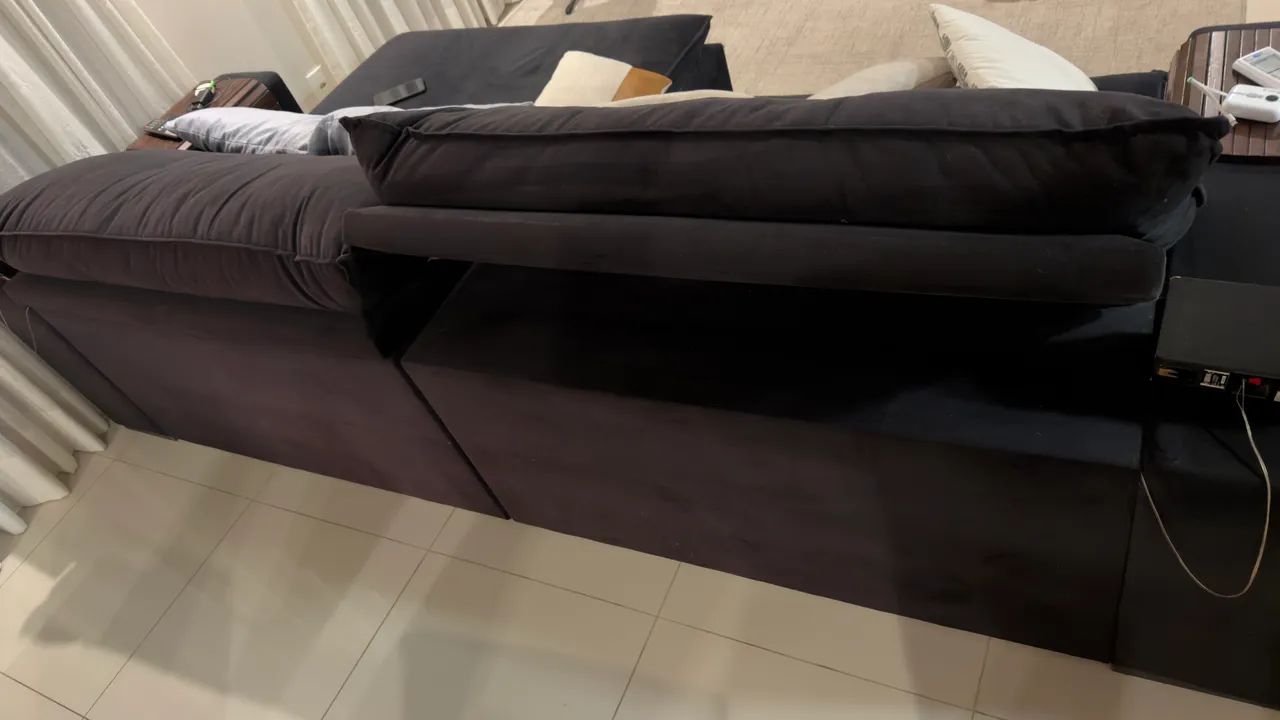 Sofa 4 lugares com chaise retratil preto - Foto 2