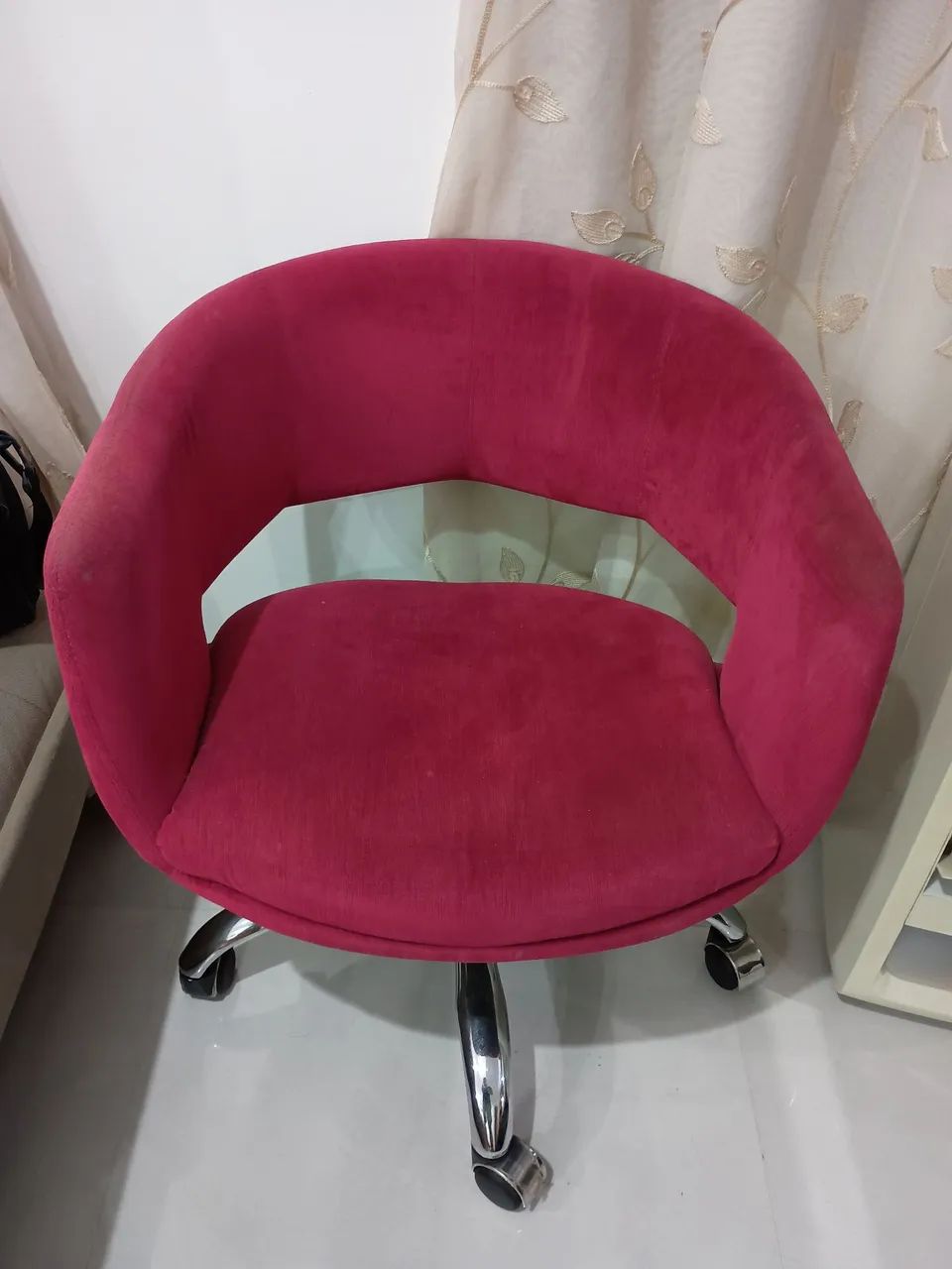 Vendo uma cadeira com rodinhas - Foto 3