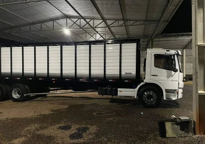 Mb Atego 2425 6x2 Ano 2011 - Foto 5