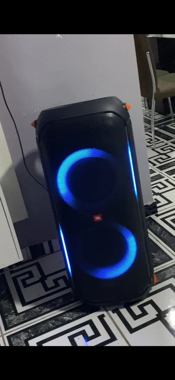 Caixa JBL 710 amplificada caixa muito nova sem detalhe 