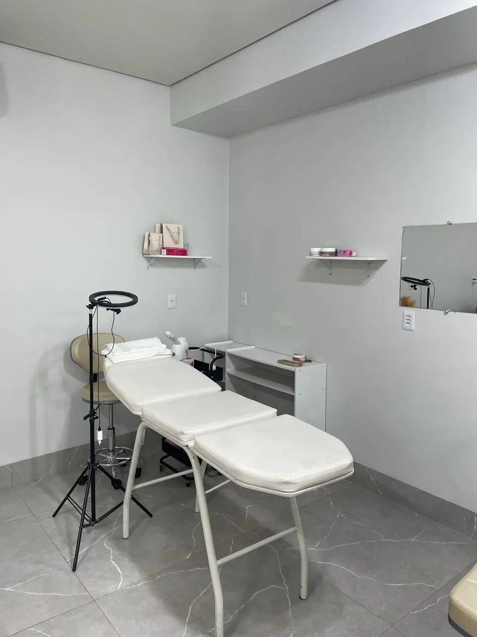 Procura - se manicure interessada em dividir espaço  - Foto 4