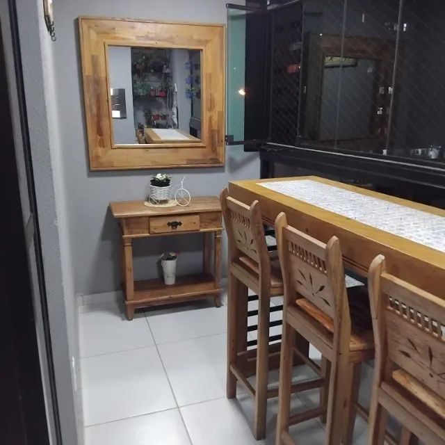 Bancada e cadeiras de madeira  - Foto 4
