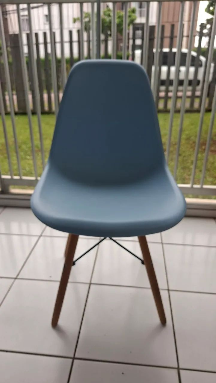 Cadeira estilo Charles Eames Eiffel