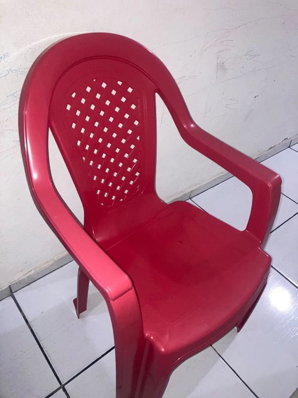 Duas por 90,00 Cadeira de plastico resistente  - Foto 2