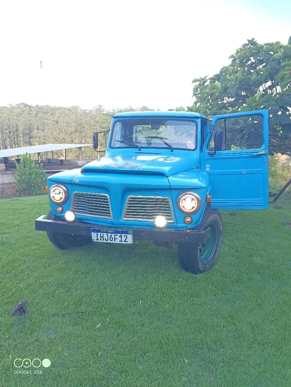 Ford F-75 4X2 2.6 V12 1979