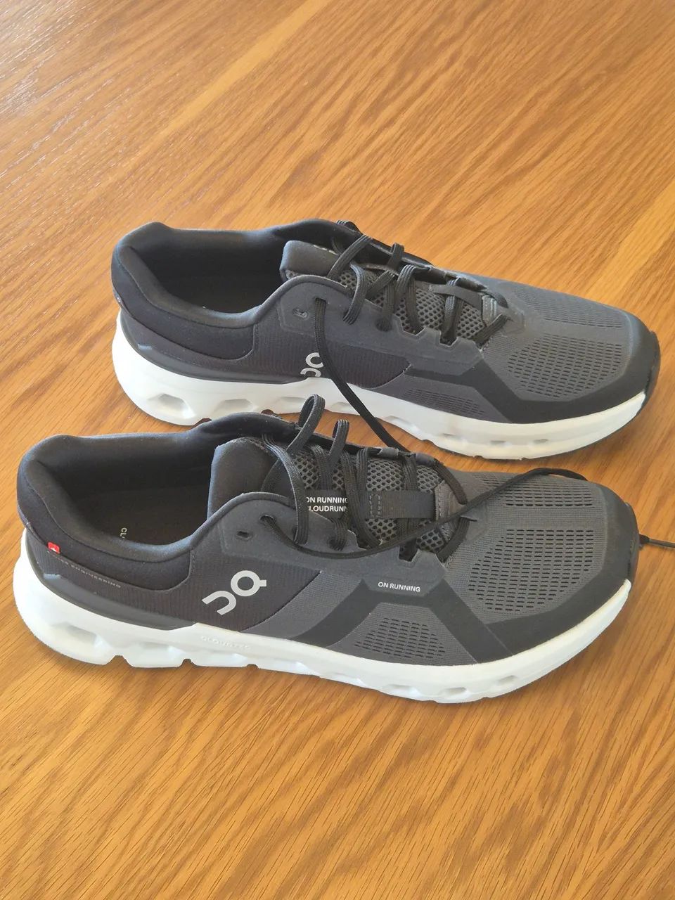 Tenis ON Cloudrunner 2