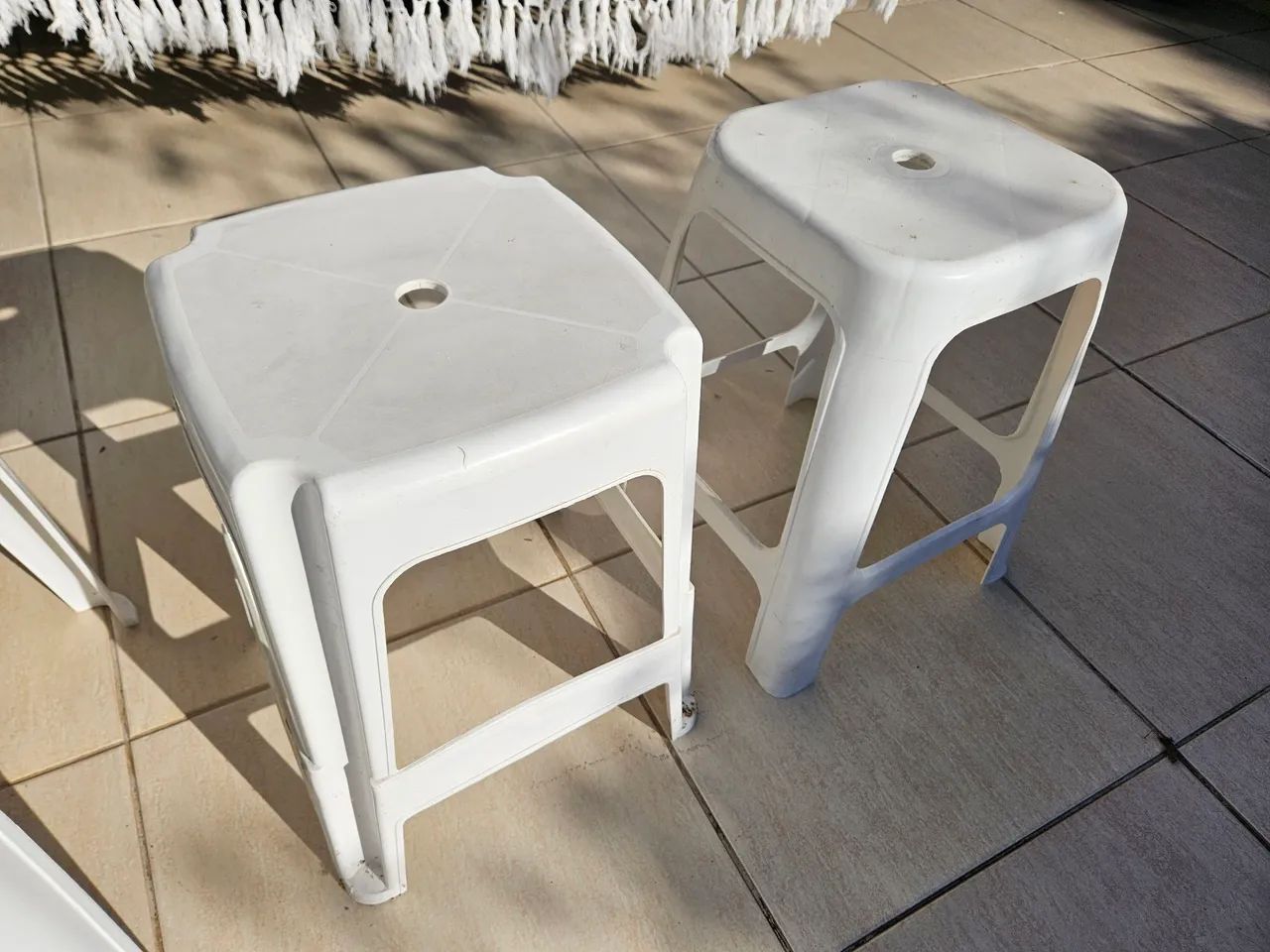 Mesa e banquetas de plástico Tramontina  - Foto 2