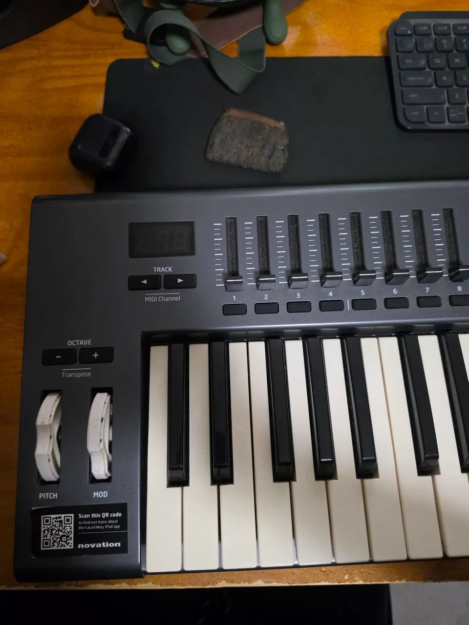 Controlador Novation launchkey mk1 61 teclas - Foto 3