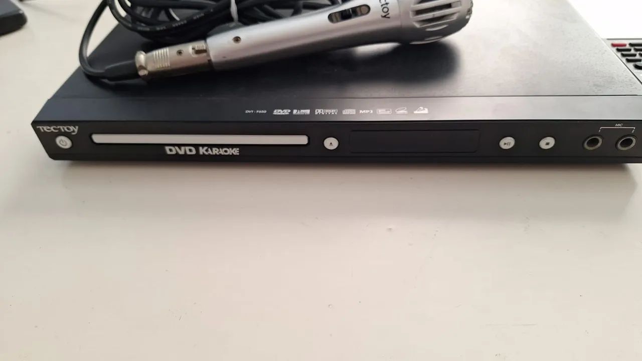 DVD Karaoke TecToy DVT-F650 com Controle e Microfone