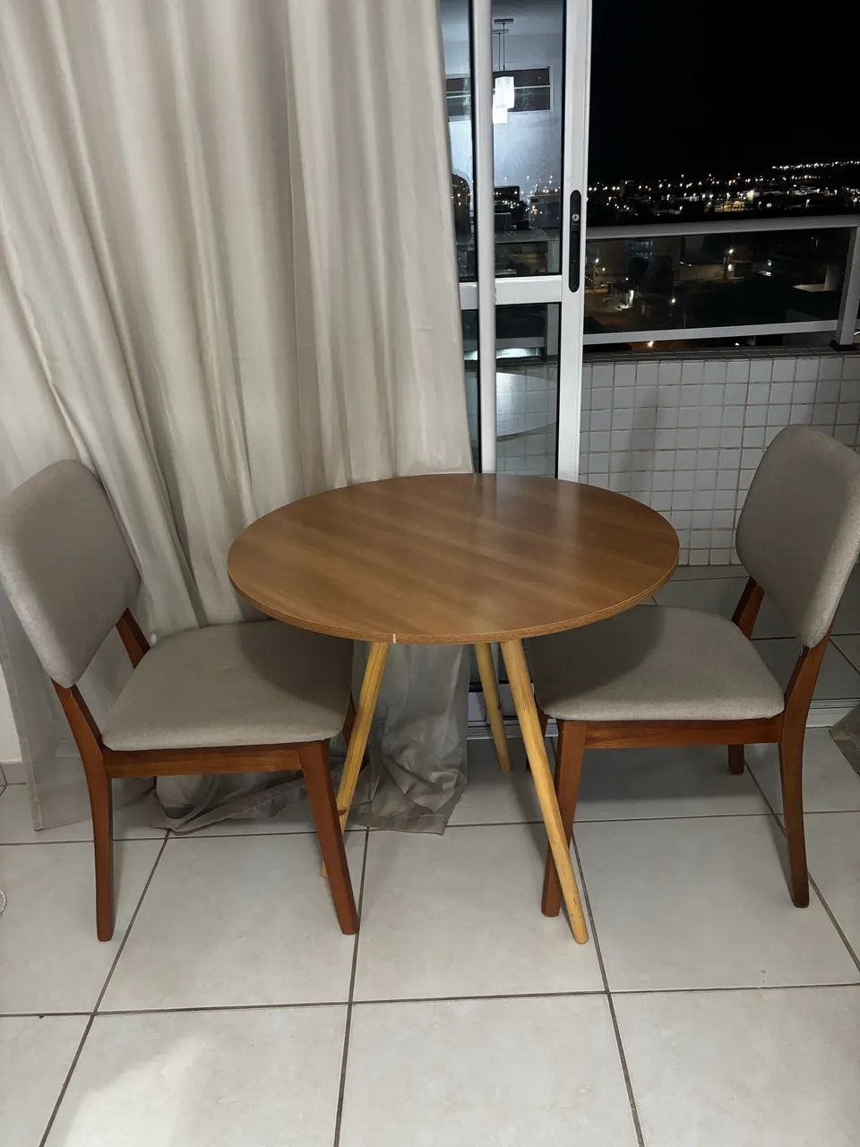 Mesa com 2 cadeiras  - Foto 3