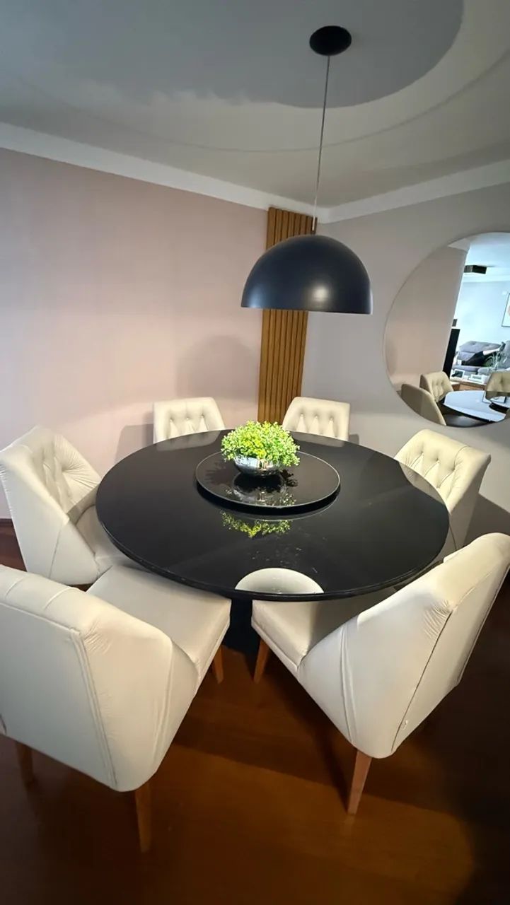 Mesa de jantar redonda com 6 cadeiras