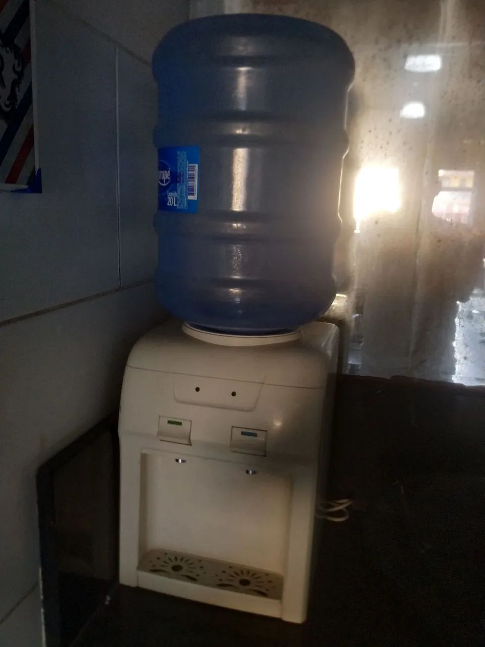 Bebedouro em ótimo estado 