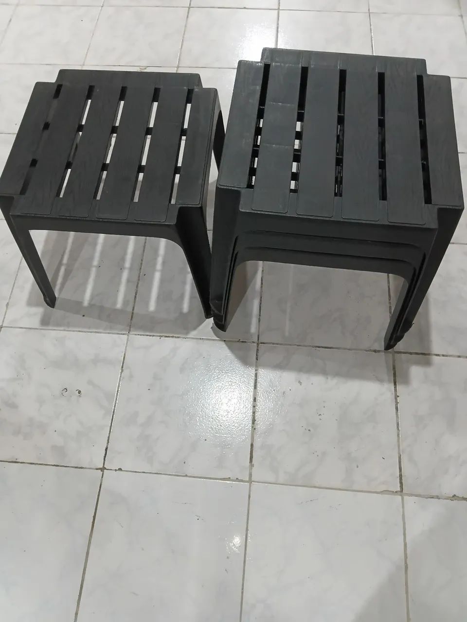 Vendo 4 Mesas de apoio (Pretas)